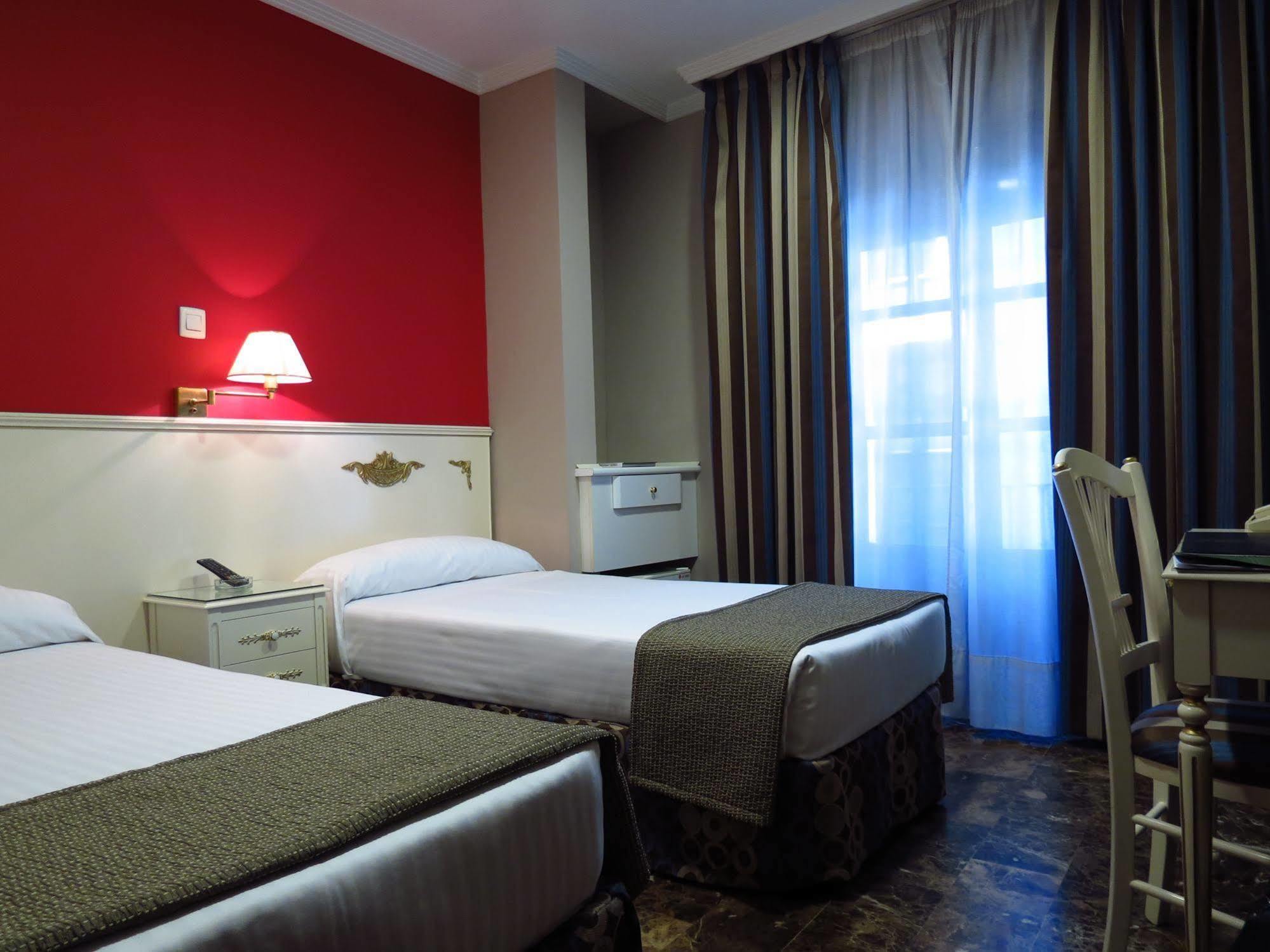 Hotel Boutique Catedral Валадоид Стая снимка