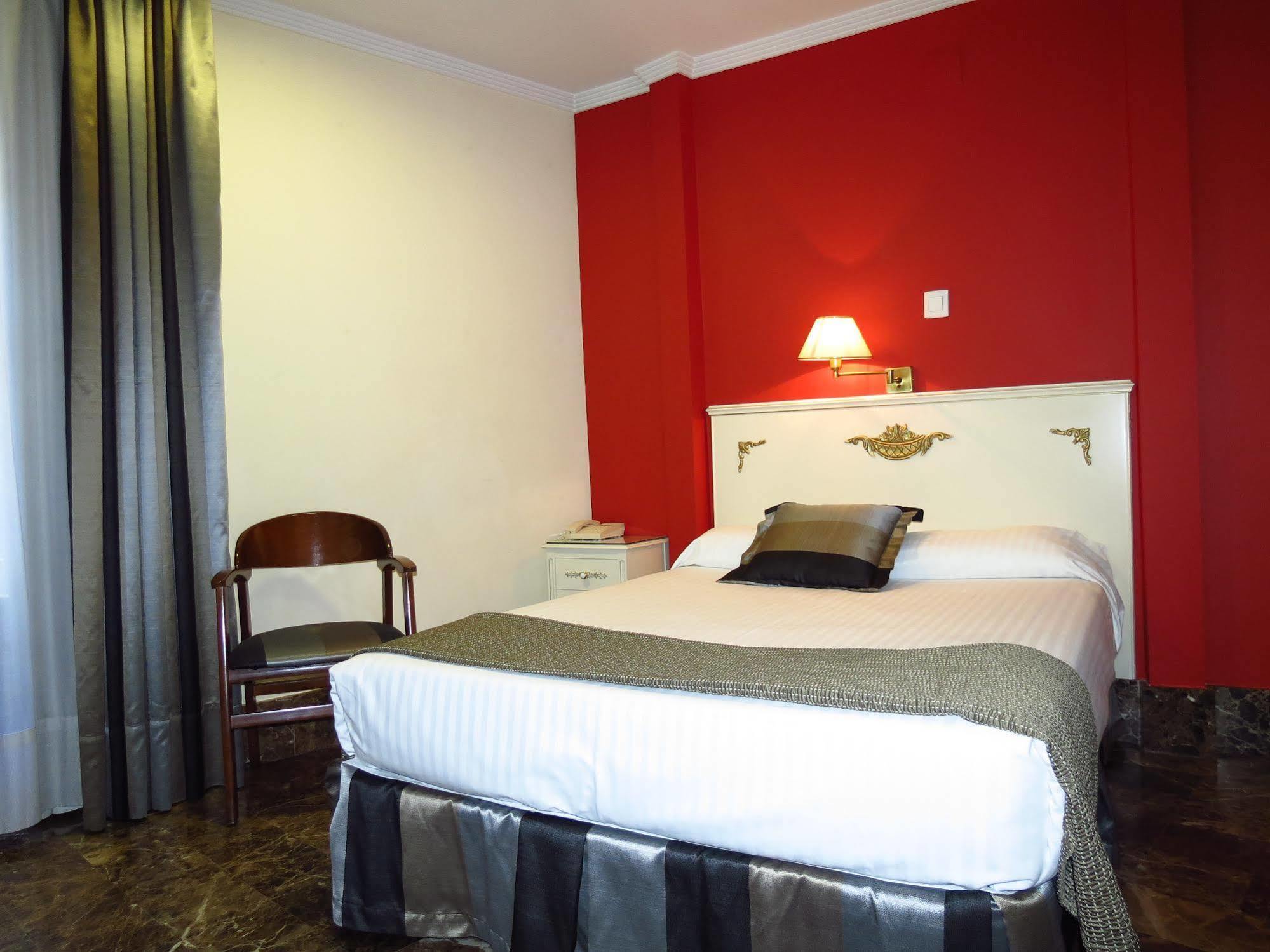 Hotel Boutique Catedral Валадоид Стая снимка